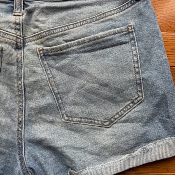 Women's Distressed Jean Shorts Size 5 / 27W - Picture 5 of 6